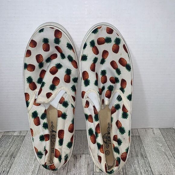 Sole Mates Womens Size 11 Slip On Canvas Shoes Loafers White Pineapple Print - Picture 6 of 8